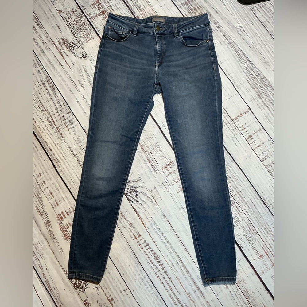 DL1961 Emma Low Rise Skinny Walton jeans. Size 28.